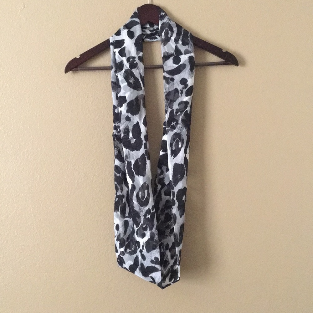 Elegant Monochrome Animal Print Scarf